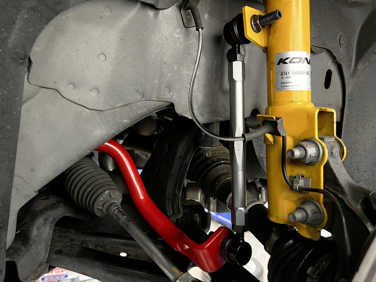 The Correct Way to Install Adjustable End Links - NASA Speed News